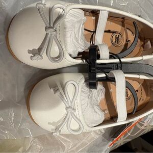 Toddler girl sz 5 white shoes